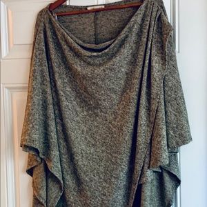 Love In Poncho Draped Sweater Women’s Size Large